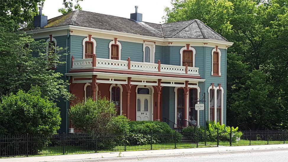 landscape-photography-of-gray-and-brown-2-storey-house-187815
